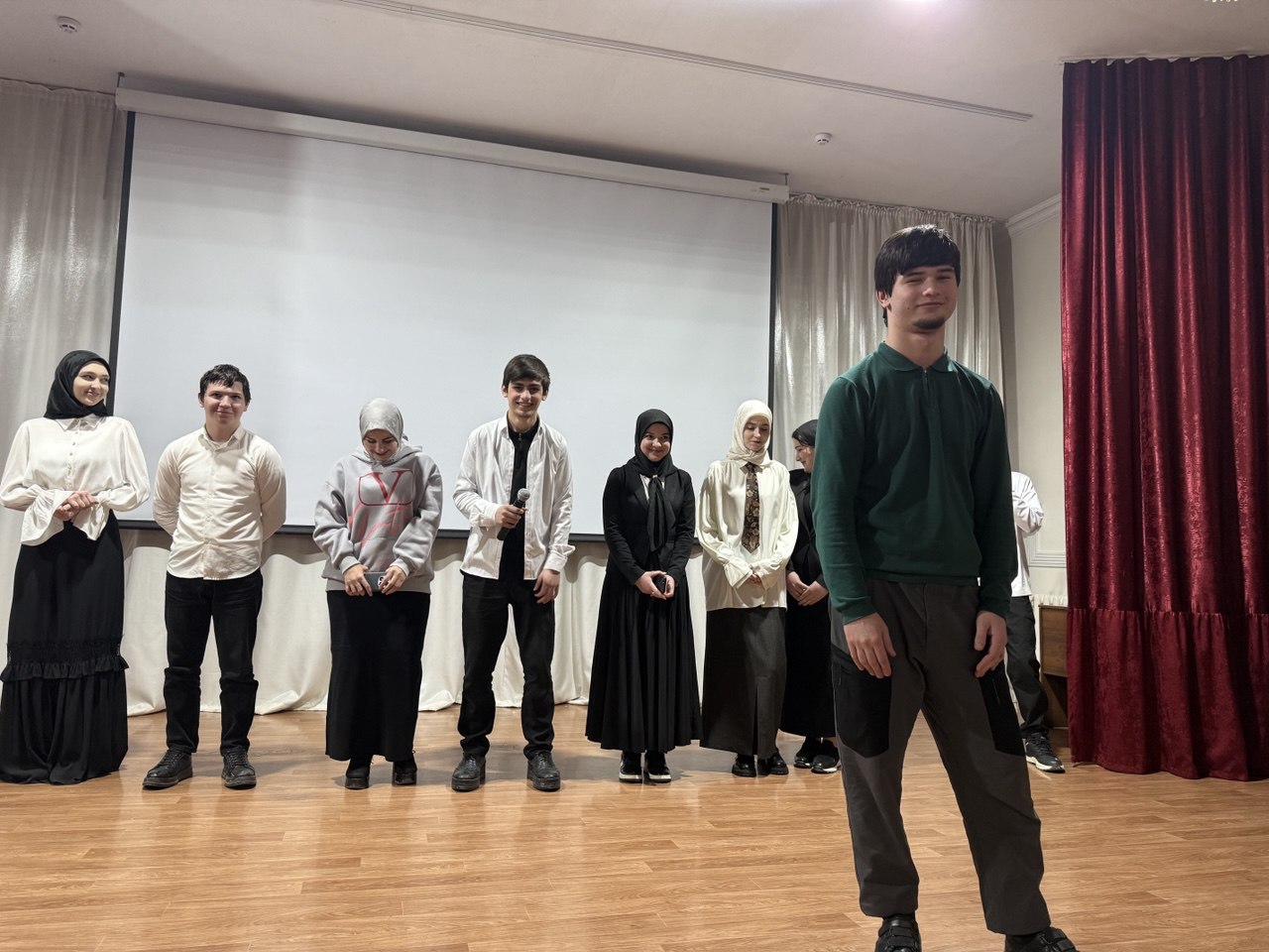 Развлекательное мероприятие для молодёжи «Узнай по голосу».